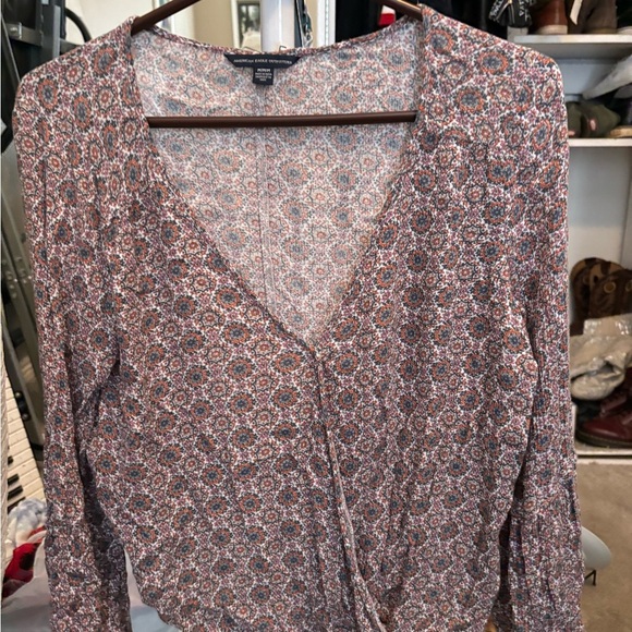 American Eagle Outfitters Tops - American Eagle Outfitters Women’s Multicolor Floral Blouse Size M NWOT V Neck